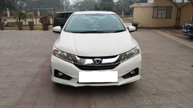 https://images10.gaadi.com/usedcar_image/4046131/original/processed_fb5b6fc6-bba0-4a68-a0d2-b67919809e32.jpeg?imwidth=6401