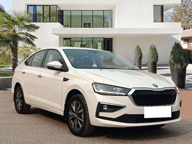 https://images10.gaadi.com/usedcar_image/4046193/original/processed_51ab234480c1101d90d5f9730515e139.jpg?imwidth=6400