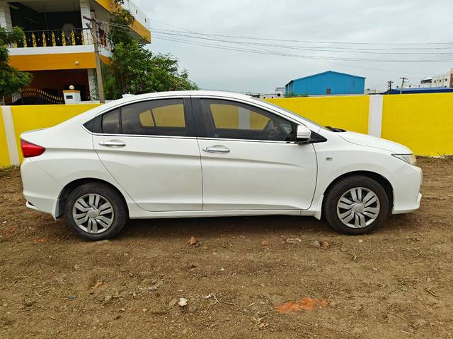 https://images10.gaadi.com/usedcar_image/4046223/original/82b8083a0674dab0b97e8eeb445eb6c1.jpg?imwidth=6401