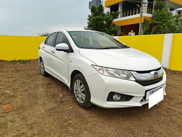 https://images10.gaadi.com/usedcar_image/4046223/original/processed_144014b86df291ec20a3f51bdfe55cc4.jpg?imwidth=6400