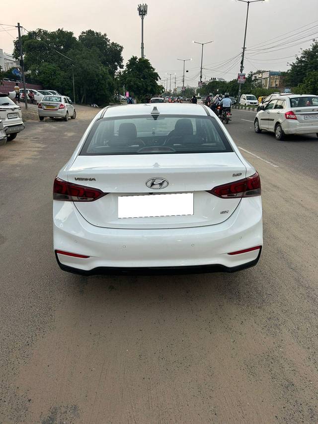 https://images10.gaadi.com/usedcar_image/4046430/original/processed_fc7c1c79670c2ebc7770ae20d8488c6b.jpg?imwidth=6401