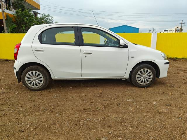 https://images10.gaadi.com/usedcar_image/4046477/original/f8767484802609fb95bad5c3f99f1902.jpg?imwidth=6401