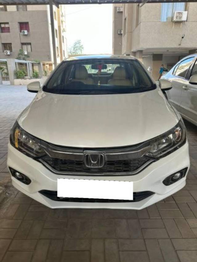 https://images10.gaadi.com/usedcar_image/4046594/original/processed_950b8daa-fdae-481a-9375-8ee1e583c93f.jpg?imwidth=6400