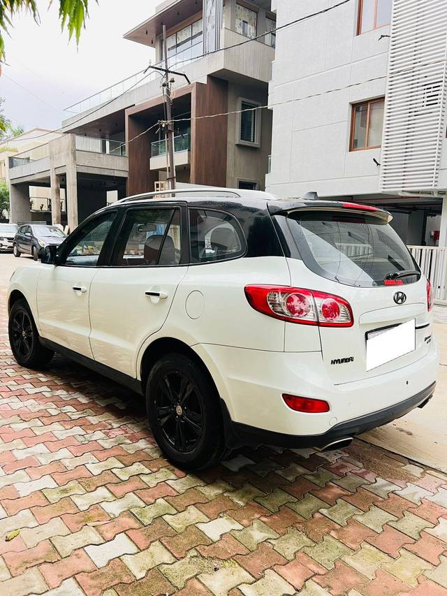 https://images10.gaadi.com/usedcar_image/4046751/original/processed_cb4f23ed919c317bef2a8d4310052e9f.jpeg?imwidth=6402