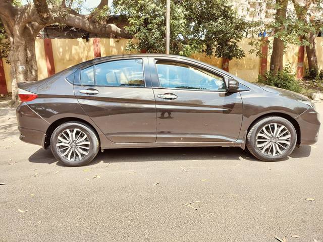 https://images10.gaadi.com/usedcar_image/4046757/original/processed_ea9e1336b028aa7c6020643b83e40458.jpeg?imwidth=6401