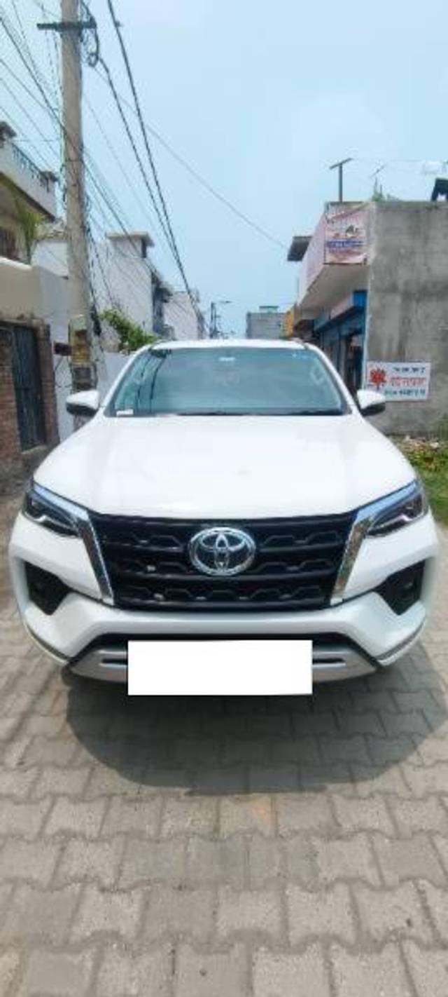 https://images10.gaadi.com/usedcar_image/4046827/original/processed_50fe184c-aea0-4888-961e-0aaab185d0fe.jpg?imwidth=6402