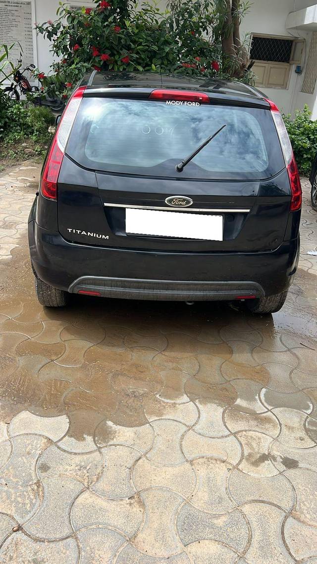 https://images10.gaadi.com/usedcar_image/4047240/original/processed_29aea6fe83b73e13a1aea5cec7c04761.jpeg?imwidth=6401