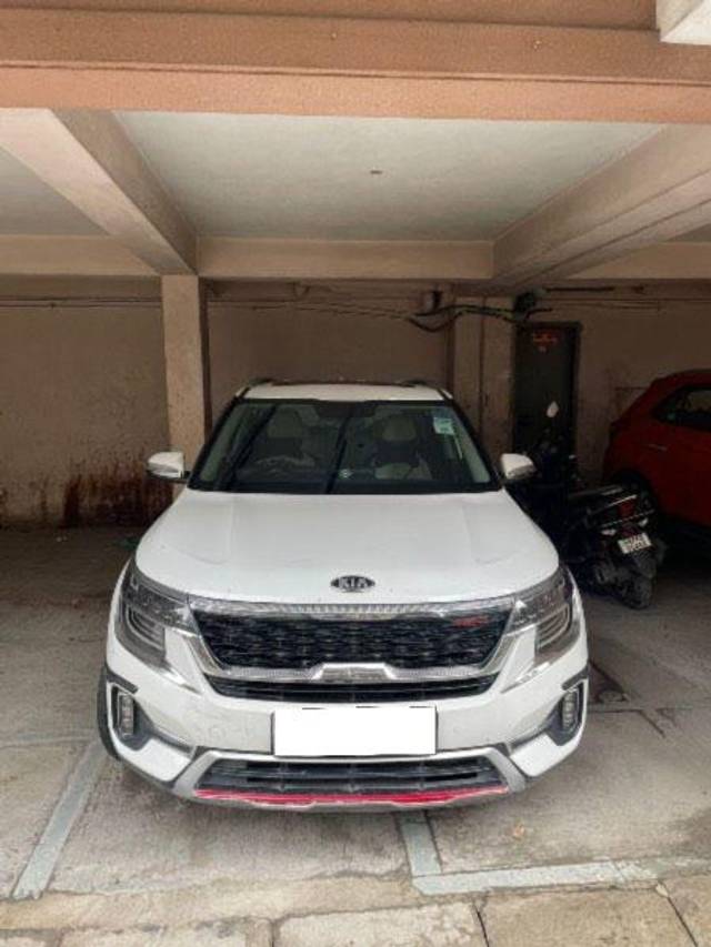 https://images10.gaadi.com/usedcar_image/4047444/original/processed_3baee4e4-2fb9-4b2c-bfe3-42f3a53e01e0.jpeg?imwidth=6402