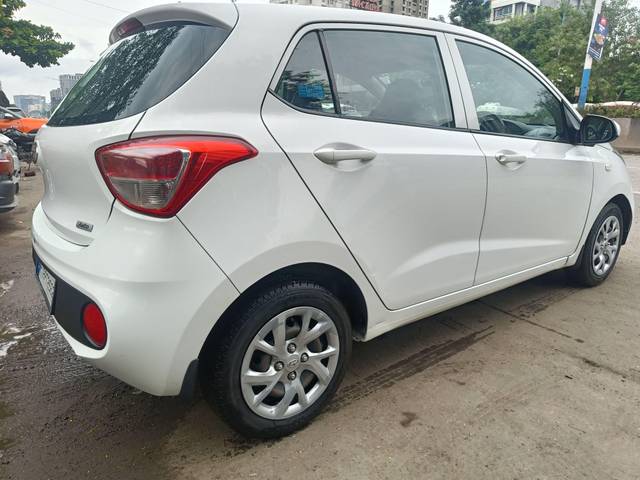 https://images10.gaadi.com/usedcar_image/4047497/original/processed_b14ad17bb1c6d37cd5d99d6772c98376.jpg?imwidth=6402