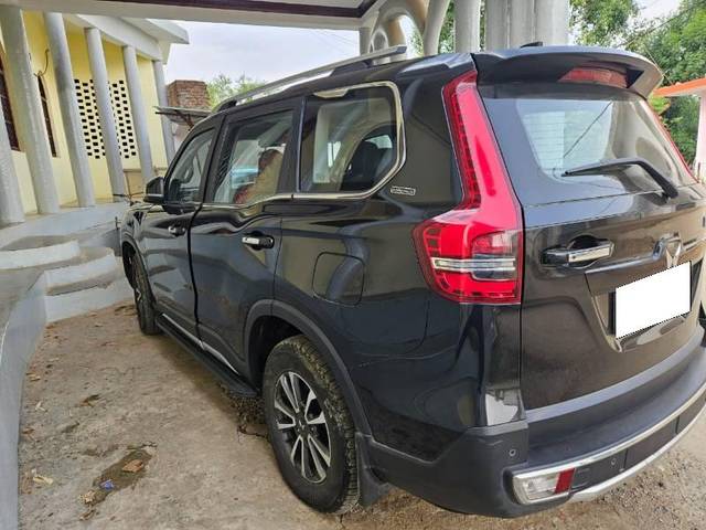 https://images10.gaadi.com/usedcar_image/4047507/original/processed_eba845b7-3c5d-46b5-a8cd-c8bab9c7a718.jpg?imwidth=6402