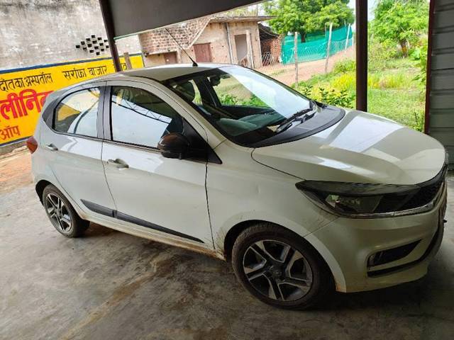 https://images10.gaadi.com/usedcar_image/4047564/original/processed_d740ee8d-25bc-444b-bb2b-1b0759d0199b.jpg?imwidth=6402