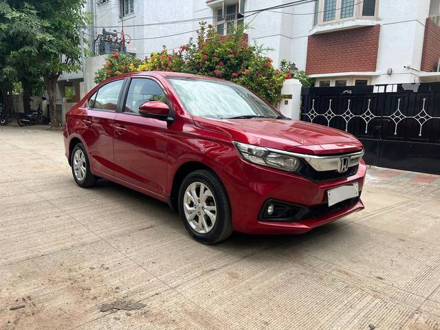 https://images10.gaadi.com/usedcar_image/4047773/original/212719fc06927381cb91c06e900f34b6.jpg?imwidth=6400