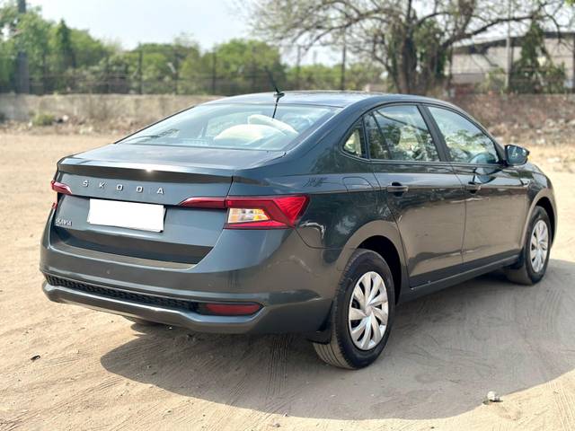 https://images10.gaadi.com/usedcar_image/4047900/original/processed_9555327969e9789877bdb0de2b3b9385.jpeg?imwidth=6402