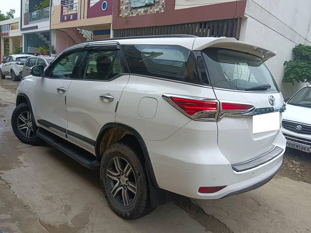 https://images10.gaadi.com/usedcar_image/4047928/original/processed_11f680f0ecae78b8927a5773d77ae2ed.jpg?imwidth=6402