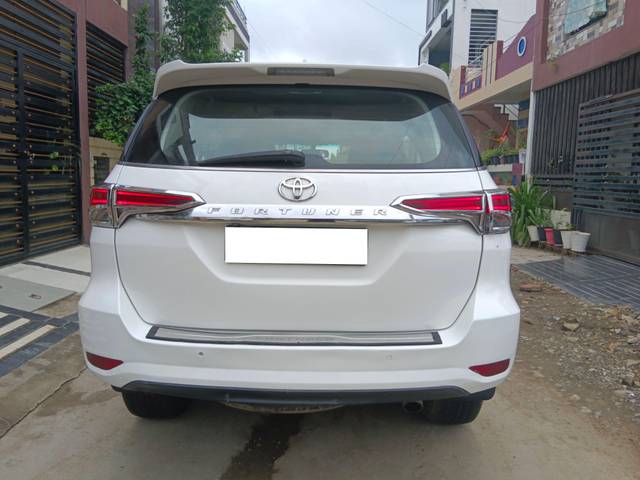 https://images10.gaadi.com/usedcar_image/4047928/original/processed_2d018b3fc33f1694ee179610d7346836.jpg?imwidth=6401