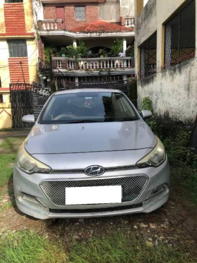 https://images10.gaadi.com/usedcar_image/4047938/original/processed_d78abe51-ebf1-4b13-80b1-bc50e9a85776.jpg?imwidth=6400