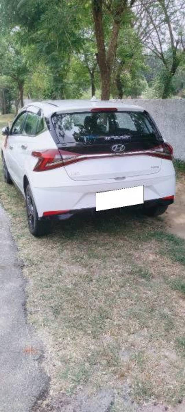 https://images10.gaadi.com/usedcar_image/4047954/original/processed_24732940-b501-48a3-b769-dc10551528df.jpeg?imwidth=6401