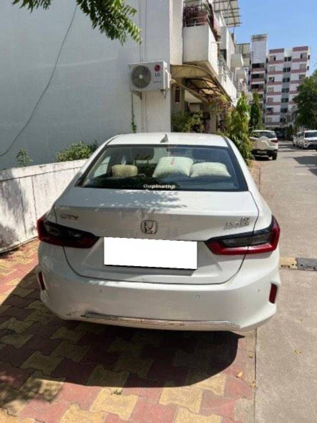 https://images10.gaadi.com/usedcar_image/4048079/original/processed_74686321-becf-48fd-a7ee-748f2efe8cff.jpg?imwidth=6402