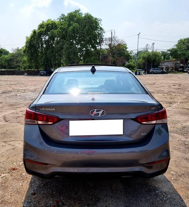 https://images10.gaadi.com/usedcar_image/4048115/original/processed_74554b35aaac73e78fed13f91a9fd14e.jpg?imwidth=6402