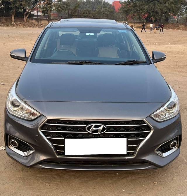 https://images10.gaadi.com/usedcar_image/4048115/original/processed_f2e60ff82f02293195963e8a61fbfc62.jpg?imwidth=6400