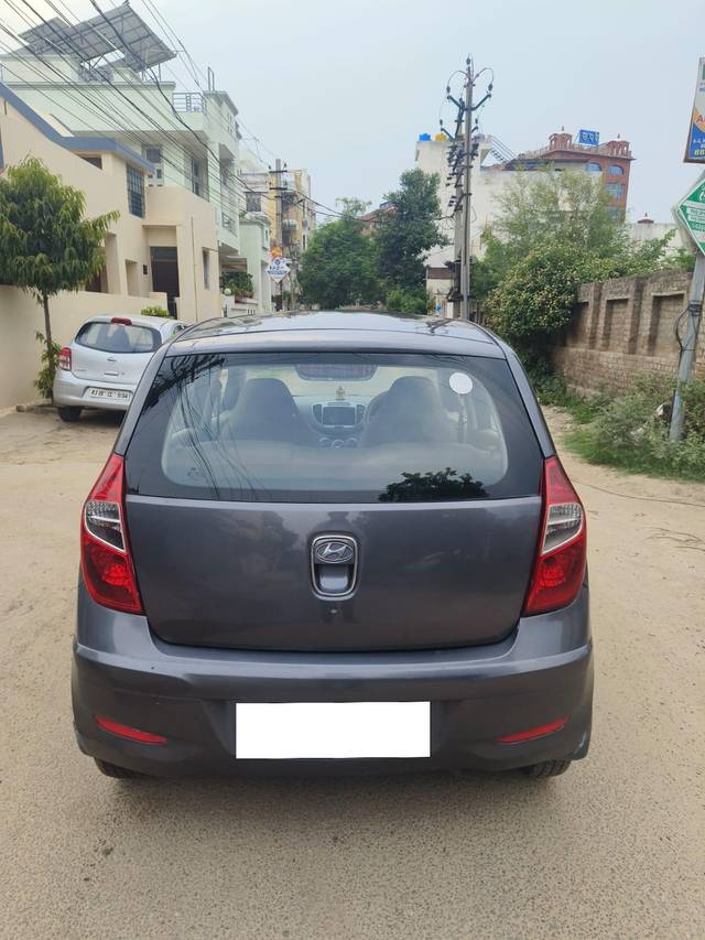 https://images10.gaadi.com/usedcar_image/4048243/original/processed_9a1c9af580b9ff64382abb4fcc5bc92f.jpeg?imwidth=6402