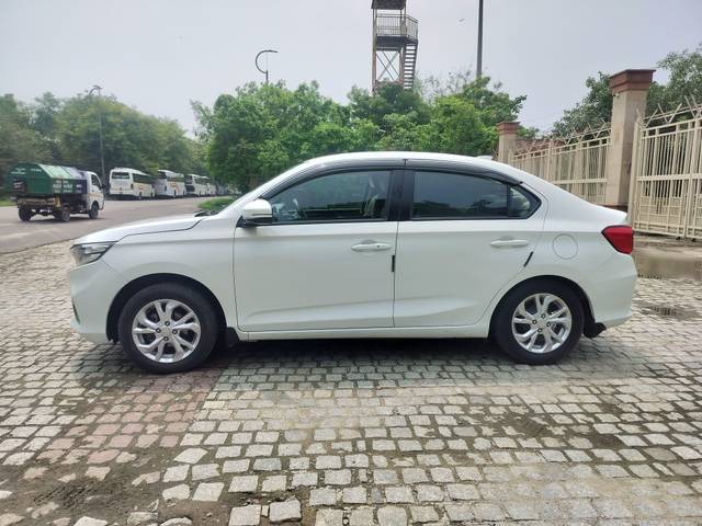 https://images10.gaadi.com/usedcar_image/4048314/original/processed_1e2879f1da29af92b5665953ac68870e.jpeg?imwidth=6402