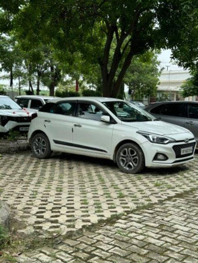 https://images10.gaadi.com/usedcar_image/4048365/original/processed_c08a48f0-06e2-4b44-87fa-f808bd29feb6.jpg?imwidth=6400