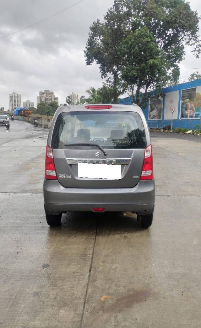 https://images10.gaadi.com/usedcar_image/4048496/original/processed_8e856f705d3bb1f1c5951ec231ff5649.jpg?imwidth=6402