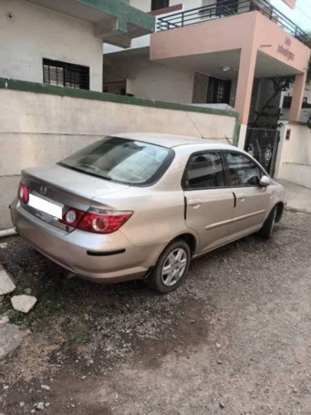 https://images10.gaadi.com/usedcar_image/4048955/original/processed_b0438145-413b-4051-be8a-b14e8300ed9d.jpg?imwidth=6402