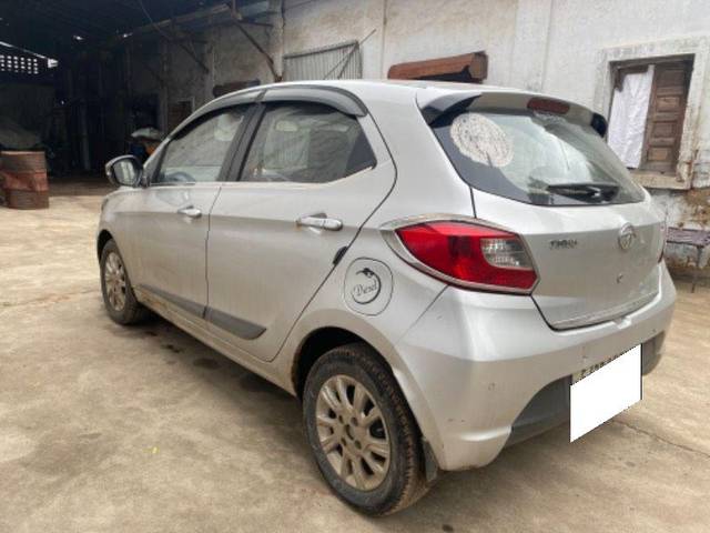 https://images10.gaadi.com/usedcar_image/4048974/original/processed_17014b67-5489-4bfd-a33b-fe01a3029f02.jpg?imwidth=6402