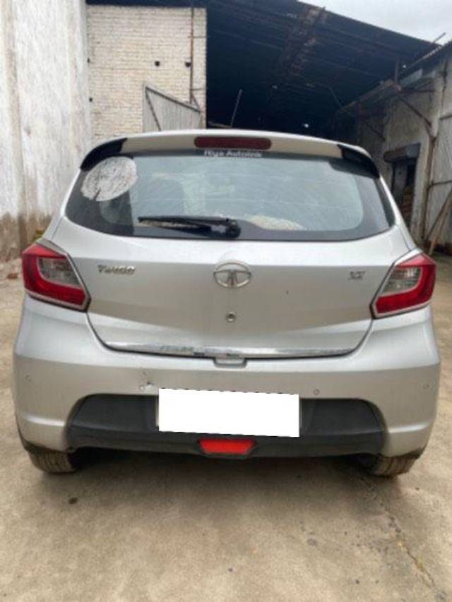 https://images10.gaadi.com/usedcar_image/4048974/original/processed_888fd362-c3e9-47ac-80f7-2c43516c7ea3.jpg?imwidth=6401