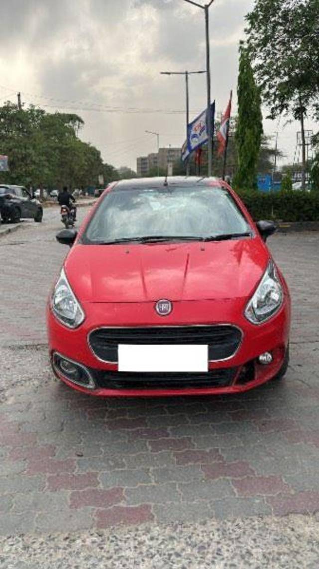 https://images10.gaadi.com/usedcar_image/4049121/original/processed_93523dfb-f332-4307-a6a0-a52577702945.jpg?imwidth=6400