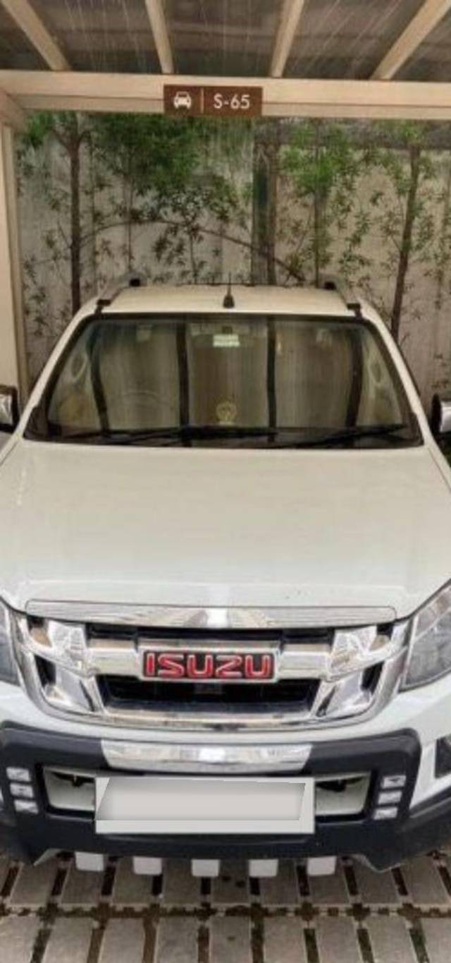 https://images10.gaadi.com/usedcar_image/4049142/original/processed_83a886cd-2505-4c8f-a460-3167aecf06e0.jpg?imwidth=6400