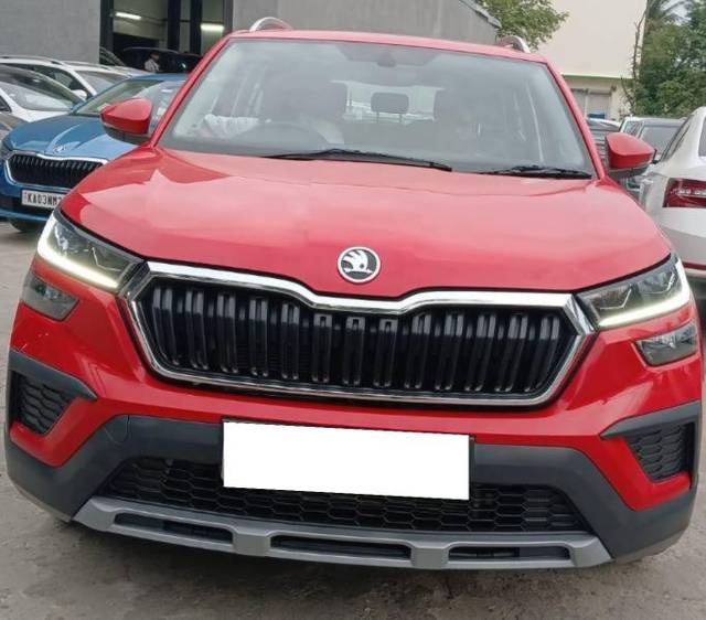 https://images10.gaadi.com/usedcar_image/4049143/original/processed_0c55280c-0041-46ff-84a0-d8103296e0c6.jpg?imwidth=6402