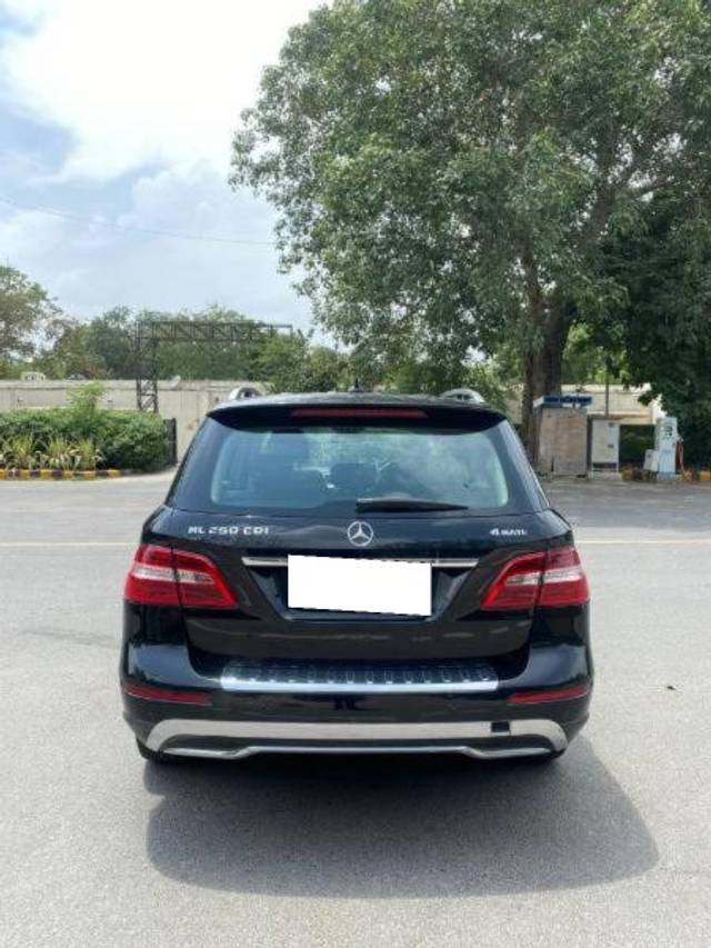 https://images10.gaadi.com/usedcar_image/4049306/original/processed_223cd00f-7b13-4030-8a57-4b3169506bab.jpg?imwidth=6402