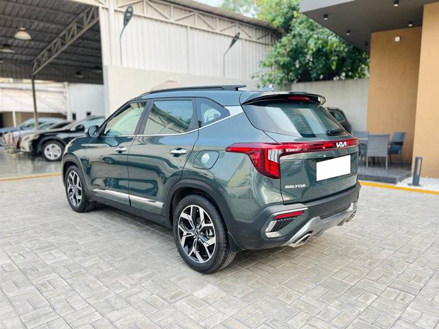https://images10.gaadi.com/usedcar_image/4049356/original/processed_13df237a7fb923dd8ae5dc6e961940a0.jpeg?imwidth=6402