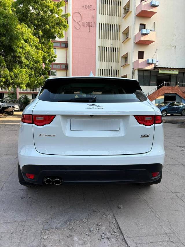 https://images10.gaadi.com/usedcar_image/4049484/original/processed_fb417a550969f8980601f56c87b1188c.jpg?imwidth=6402