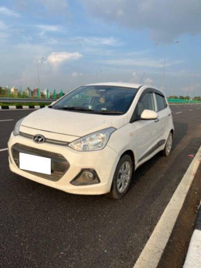 https://images10.gaadi.com/usedcar_image/4050056/original/processed_8da1ab46-609d-4785-a6da-79c0b2eae51a.jpeg?imwidth=6402