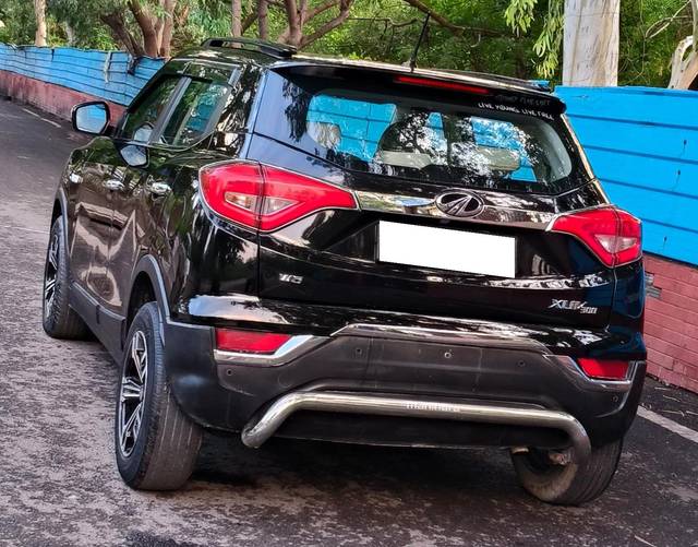 https://images10.gaadi.com/usedcar_image/4050171/original/processed_f0241385dd3081c582f7bc02b61b903e.jpg?imwidth=6402