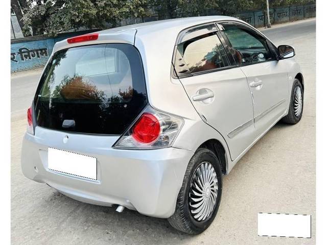 https://images10.gaadi.com/usedcar_image/4050186/original/processed_465a81fe68cddcebe8a73ee44393acc3.jpg?imwidth=6402