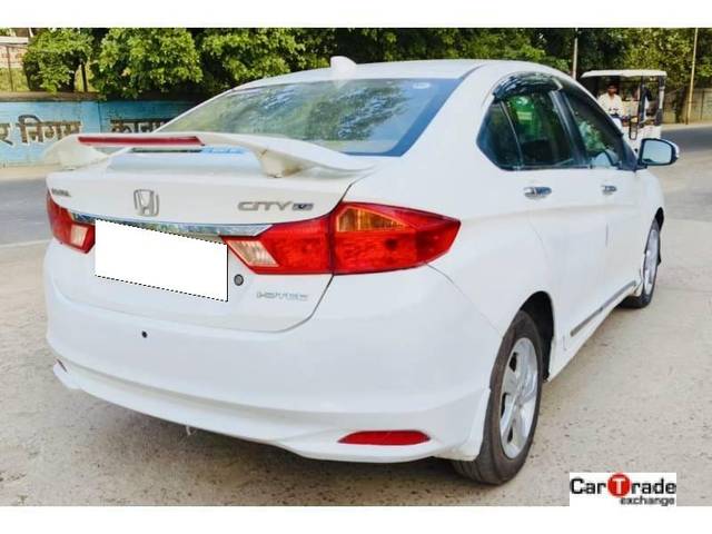 https://images10.gaadi.com/usedcar_image/4050189/original/processed_93c5e1b0abeb8ba20c99f2e5b23ff673.jpg?imwidth=6402