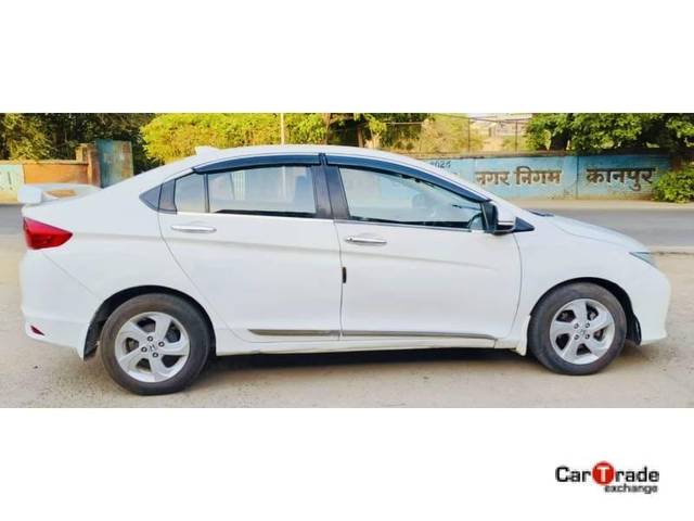 https://images10.gaadi.com/usedcar_image/4050189/original/processed_eb7dae2f38ad7a3b4c07ca1e6b4dbfdc.jpg?imwidth=6401