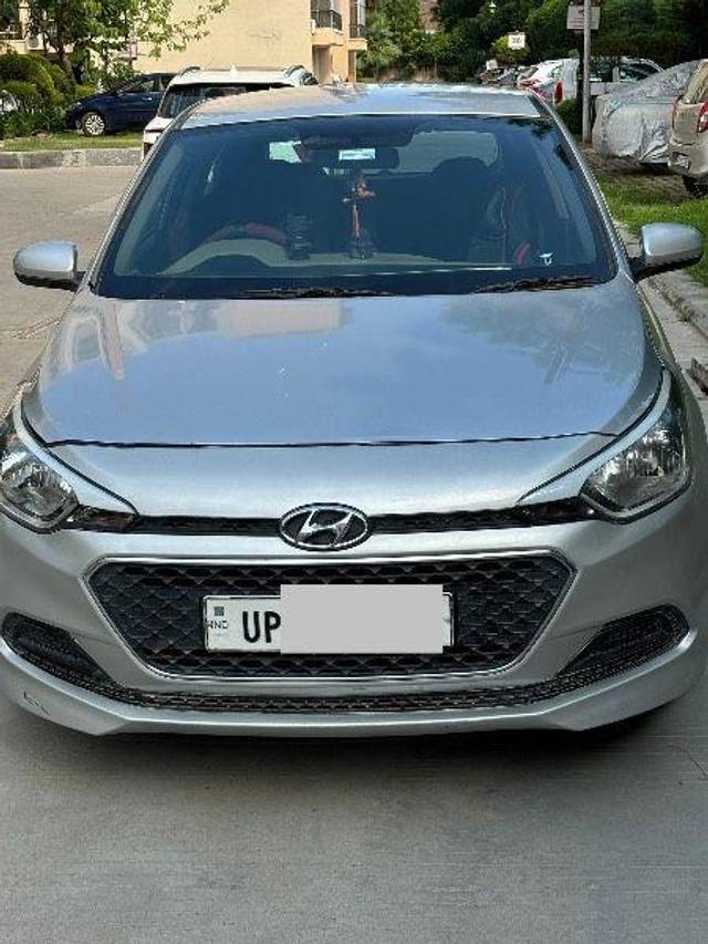 https://images10.gaadi.com/usedcar_image/4050190/original/processed_111aae39-93c8-44e3-90d8-3a7162503b26.jpeg?imwidth=6400