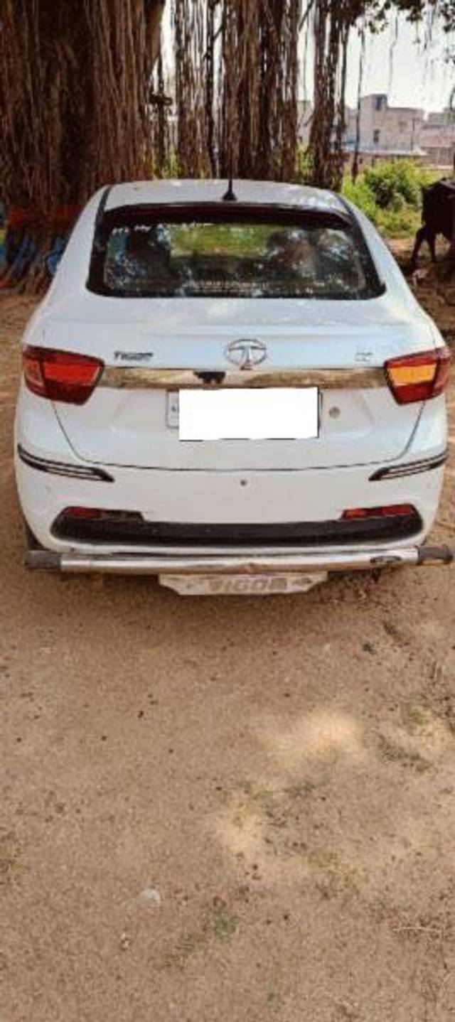 https://images10.gaadi.com/usedcar_image/4050221/original/processed_9279eea8-0a11-407f-be54-34a76009474c.jpg?imwidth=6402