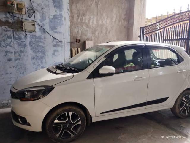 https://images10.gaadi.com/usedcar_image/4050340/original/processed_340909f9-414d-4fdd-9070-ae09108706ad.jpg?imwidth=6400