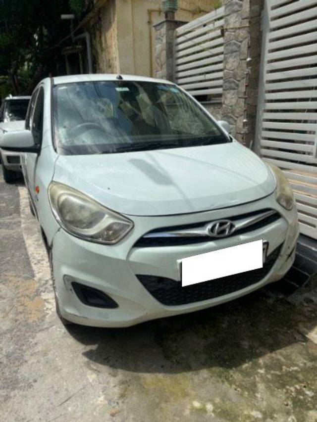 https://images10.gaadi.com/usedcar_image/4050441/original/processed_b51f2f4c-28f8-428f-9afc-64c7ee5df2e5.jpeg?imwidth=6402