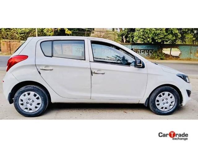 https://images10.gaadi.com/usedcar_image/4050948/original/processed_111b033e37155f4545c420b8ac2b1494.jpg?imwidth=6401