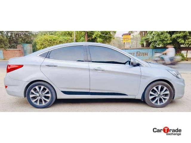 https://images10.gaadi.com/usedcar_image/4050968/original/processed_358834601d4b6502f44bf53e82caa835.jpg?imwidth=6401