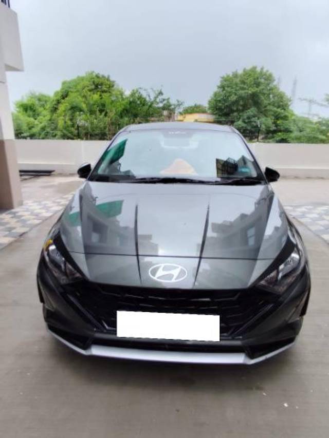 https://images10.gaadi.com/usedcar_image/4051135/original/processed_f1a7269e-05ae-46d2-8107-7471112dda44.jpg?imwidth=6400