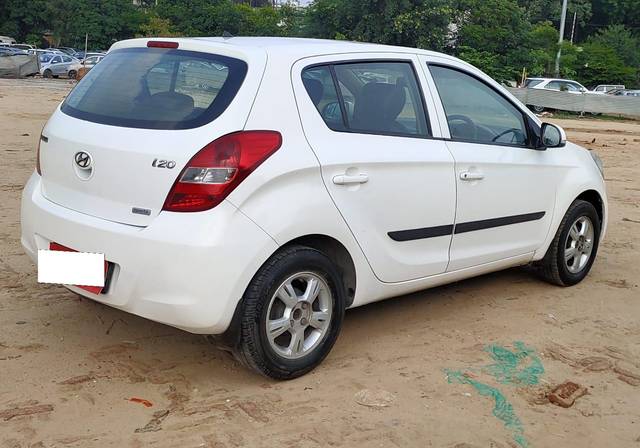 https://images10.gaadi.com/usedcar_image/4051142/original/processed_2820b15d5c626fee2b1c2e9c166d77de.jpg?imwidth=6402